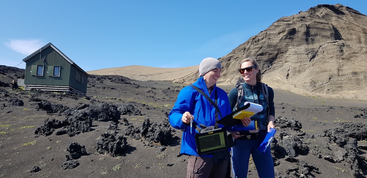Vísindamenn frá Náttúrufræðistofnun í Surtsey sumarið 2024
